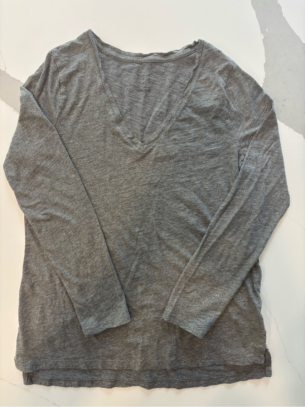 TARGET.. Gold Metallic Gray Long Sleeve V-Neck Top… Slight high/Low Hem… Sz Med